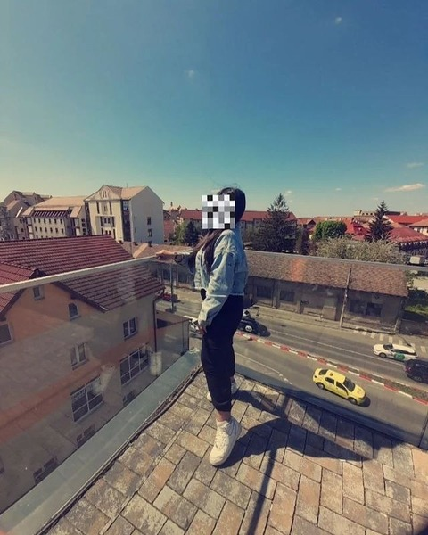 Header of andrada_laura