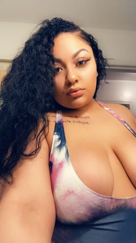 Header of goldenhoneyyy