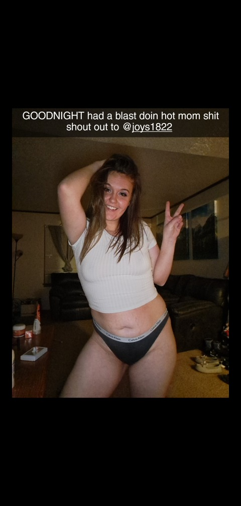 Header of hotmommashit