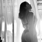 itsmeyvi (Yvette M.) OnlyFans Leaks 

 profile picture