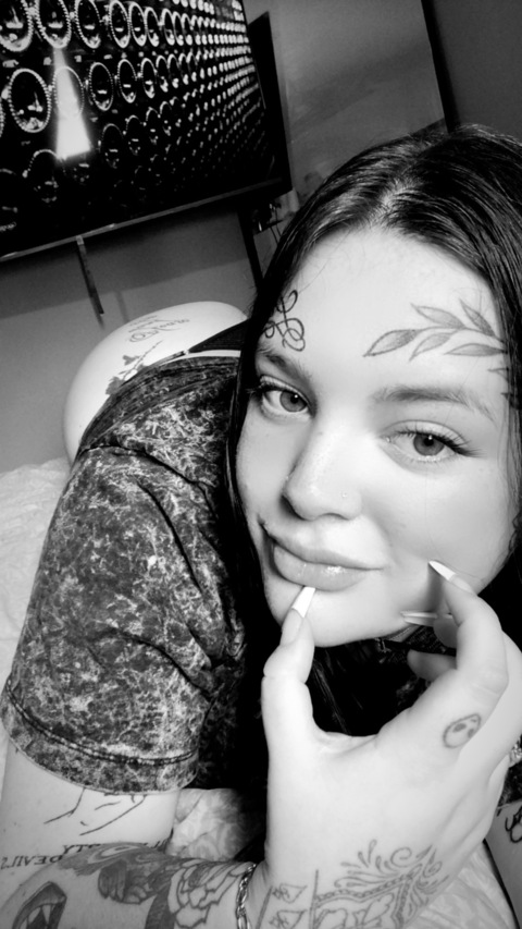 Header of karuqueen