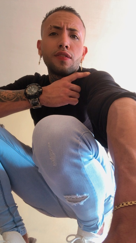Header of modelslatinoshot
