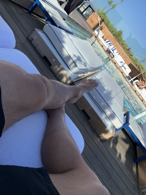 Header of musclebuttguyfeet