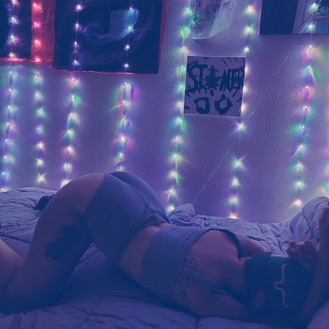 Header of queenkels83