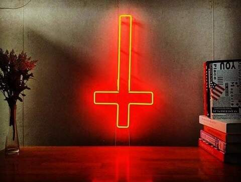 Header of ravebaewaifu