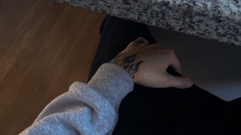Header of skinnyfuq