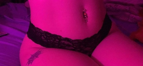 Header of skylarraexo