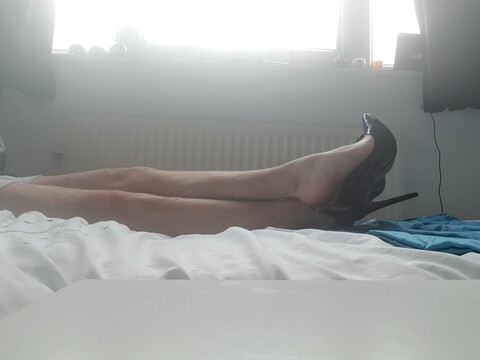 Header of squeakyshoes