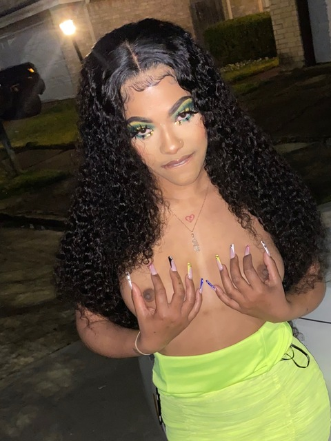 Header of theyurivega