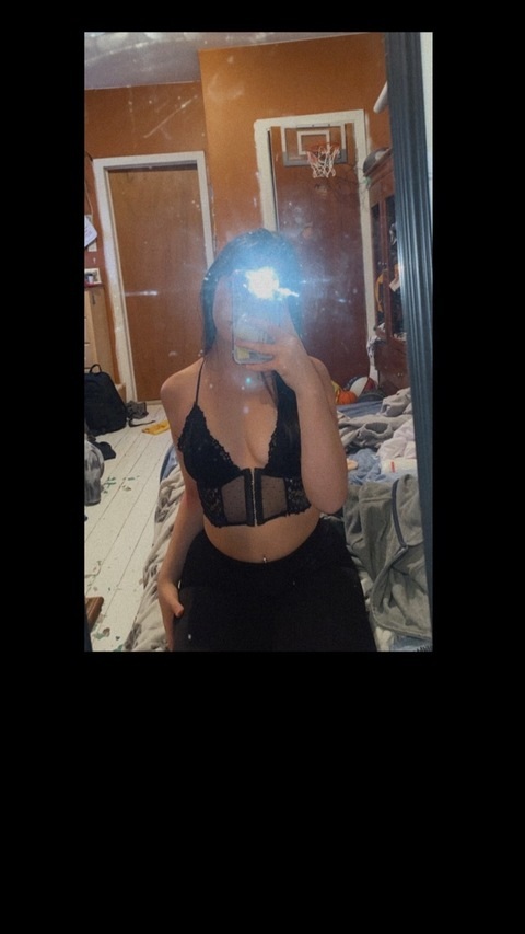 Header of urfavbaddieee