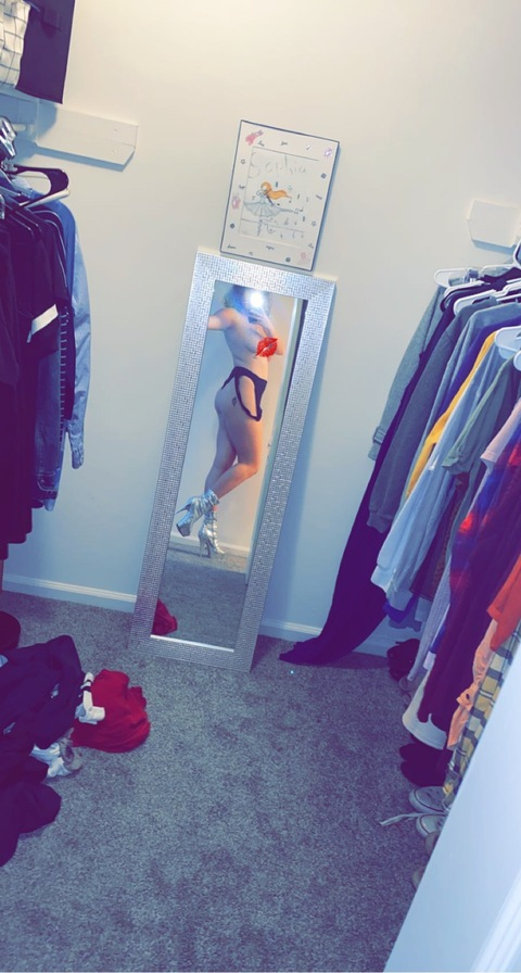zoe.99 OnlyFans - Free Access to 32 Videos & 49 Photos Onlyfans Free Access